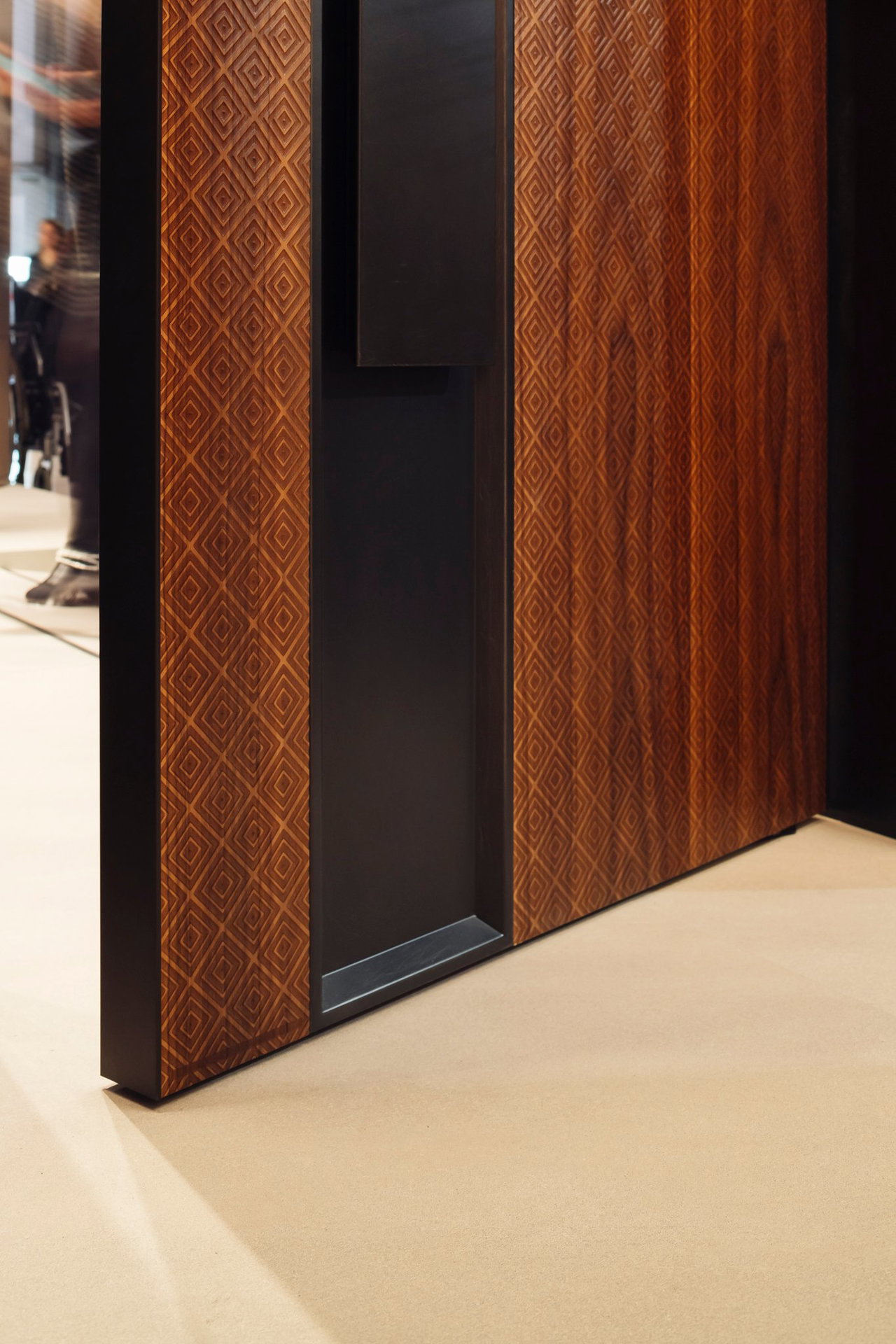 Wooden pivot door in a showroom in Milan with FritsJurgens System M+ pivot hinge system inside