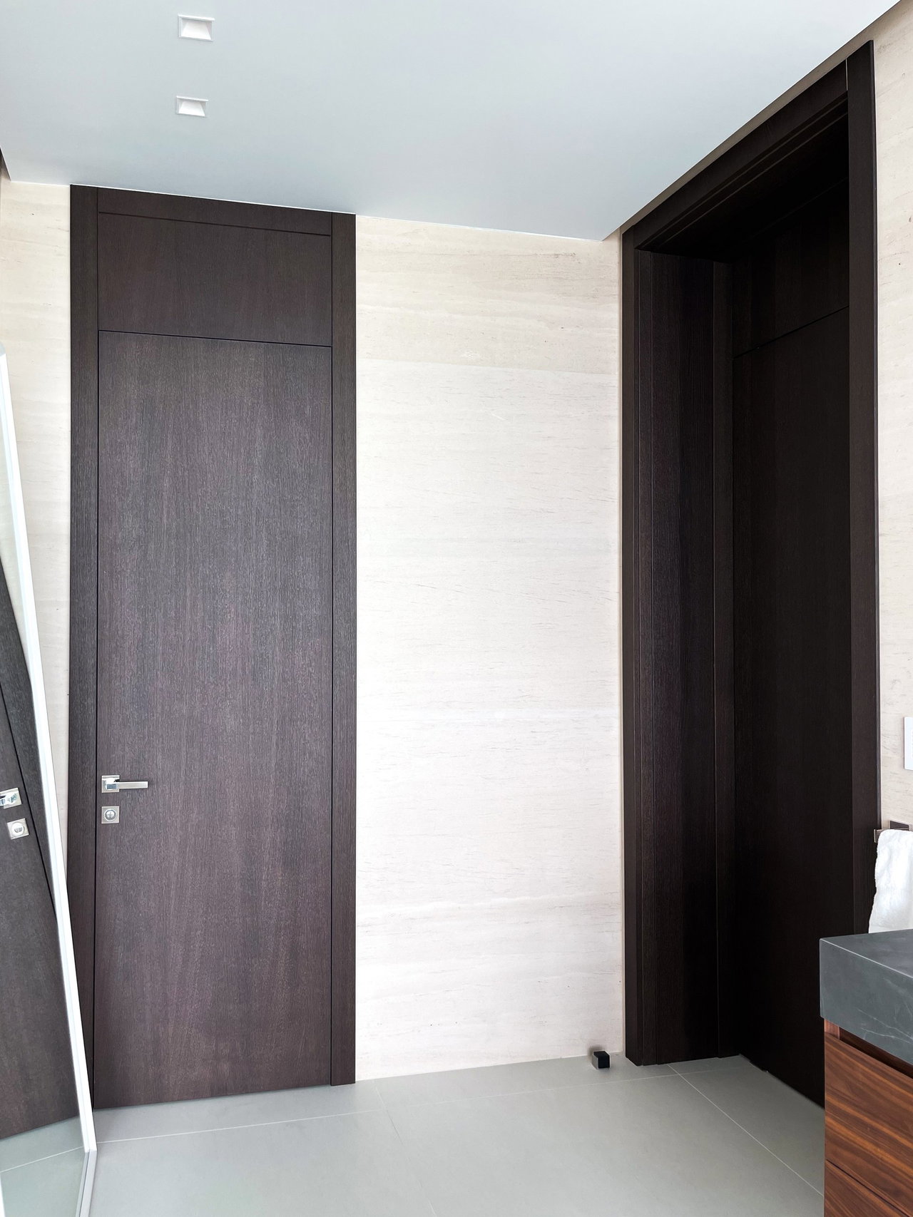 Wooden pivot door in a private home in Miami with FritsJurgens System One pivot hinge system inside