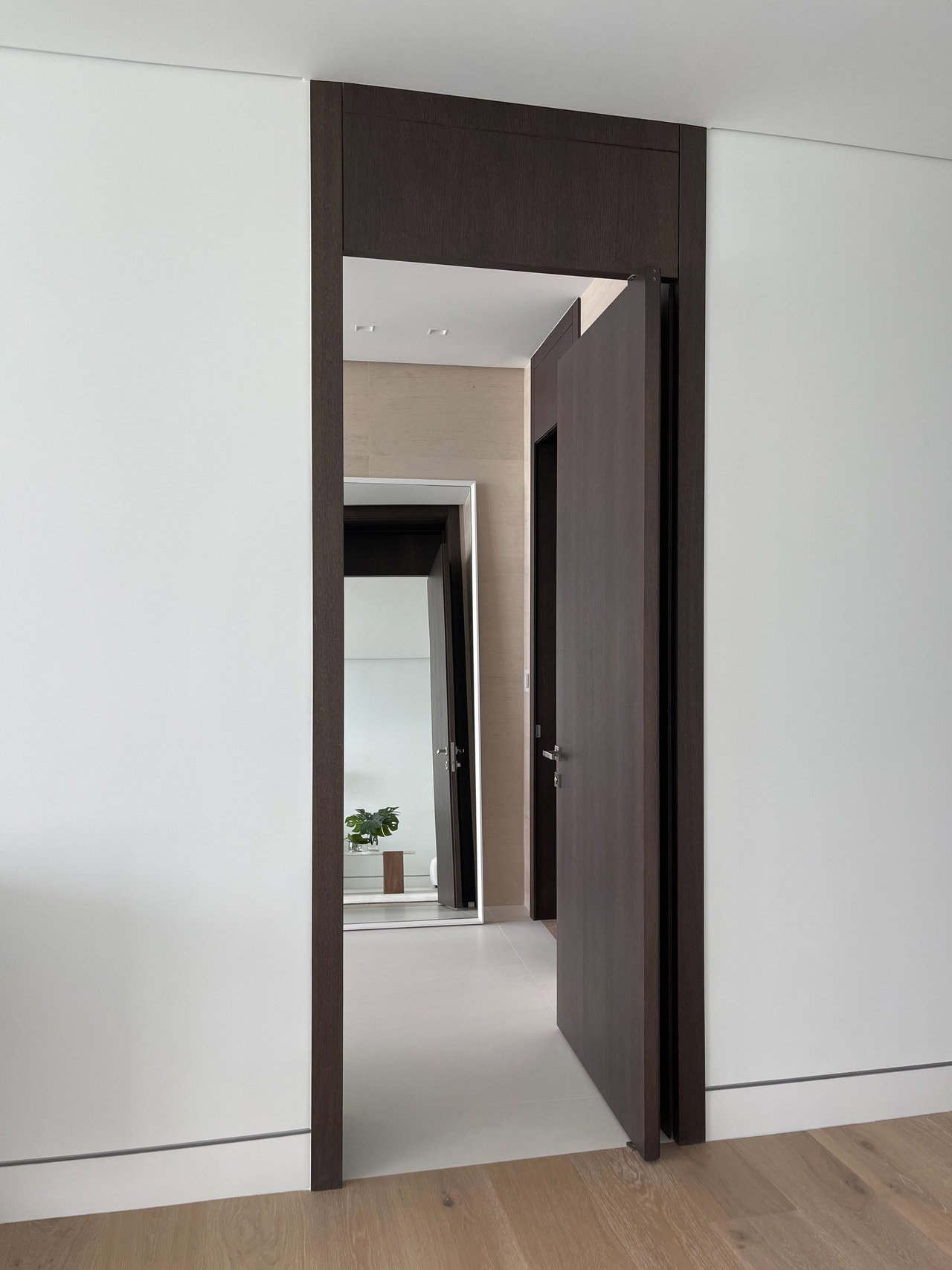 Wooden pivot door in a private home in Miami with FritsJurgens System One pivot hinge system inside