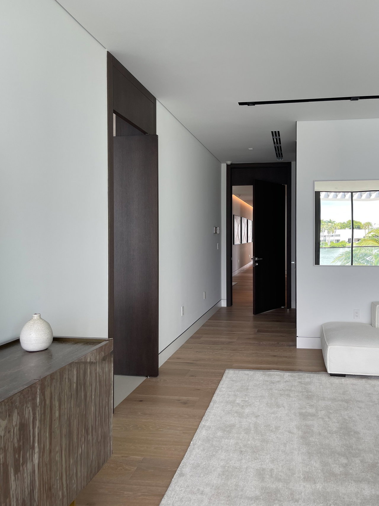Wooden pivot door in a private home in Miami with FritsJurgens System One pivot hinge system inside