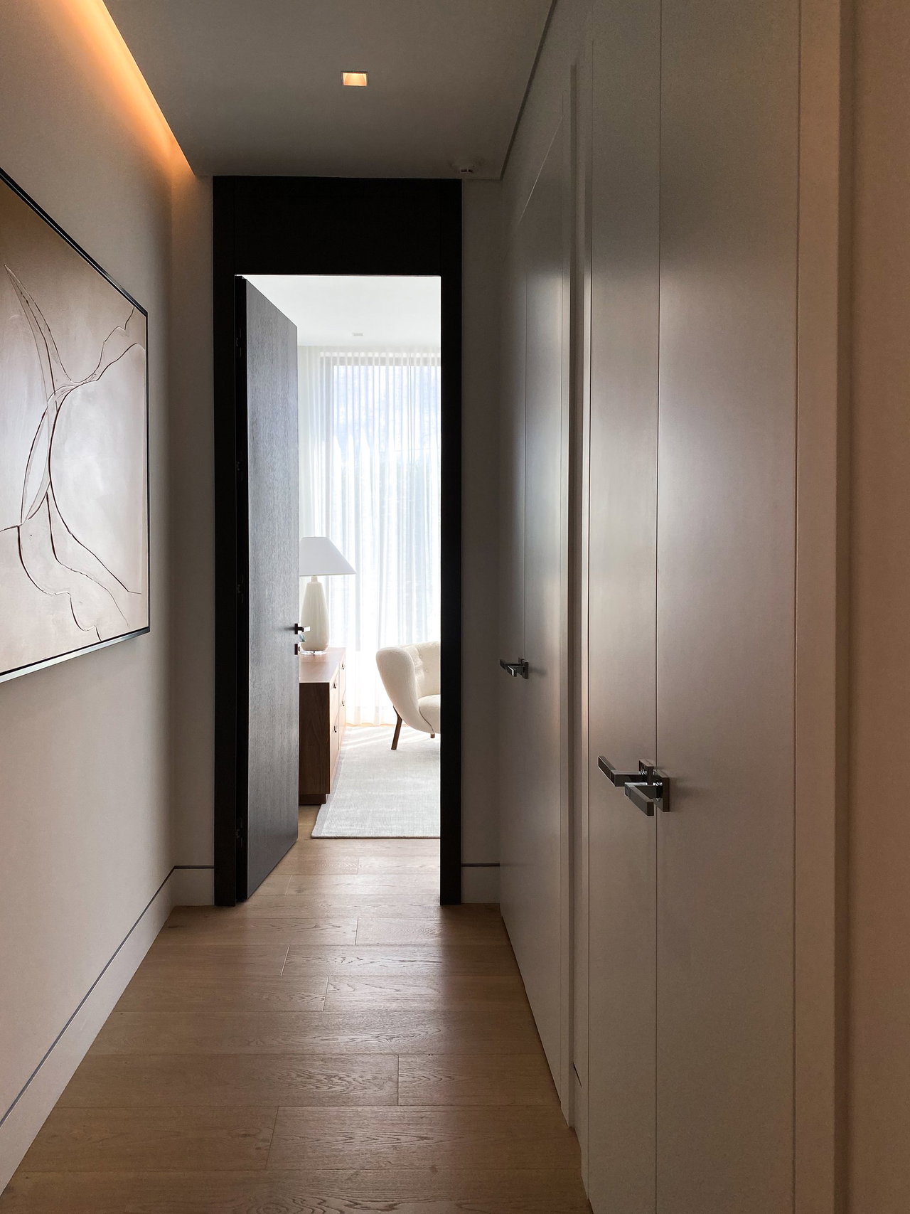 Wooden pivot door in a private home in Miami with FritsJurgens System One pivot hinge system inside