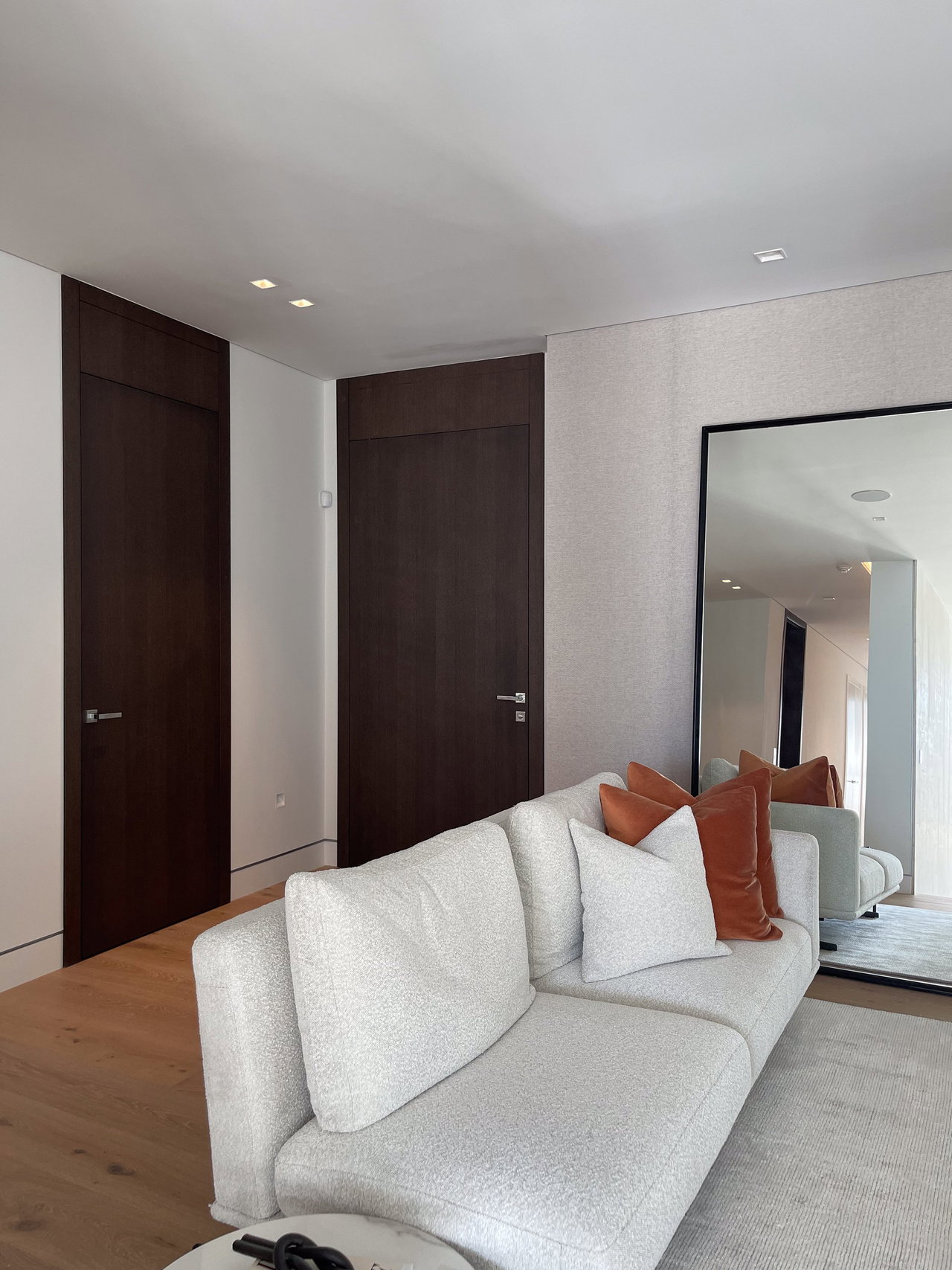 Wooden pivot door in a private home in Miami with FritsJurgens System One pivot hinge system inside