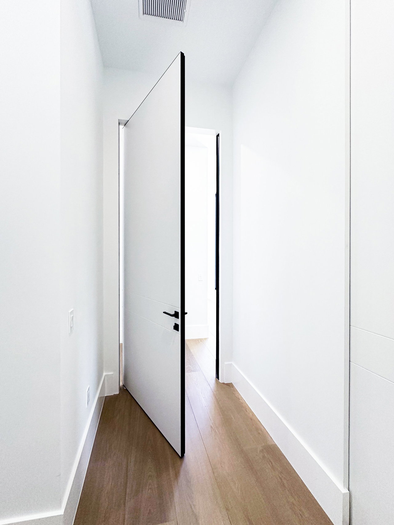 Aluminium pivot door in a private home in Naples, Florida with FritsJurgens System One pivot hinge system inside