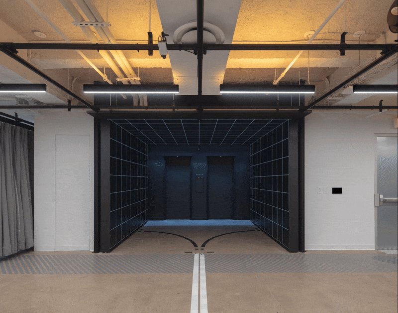 Pivot door in an office in New York City with FritsJurgens System One pivot hinge system inside