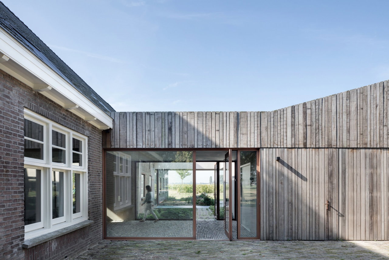 Wooden pivot door in a private home in Utrecht with FritsJurgens System M pivot hinge system inside