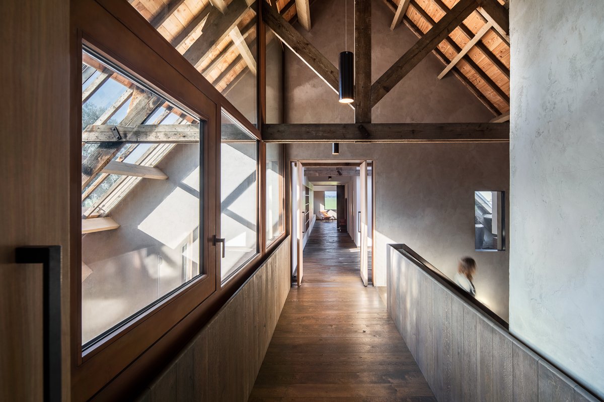 Wooden pivot door in a private home in Utrecht with FritsJurgens System M pivot hinge system inside