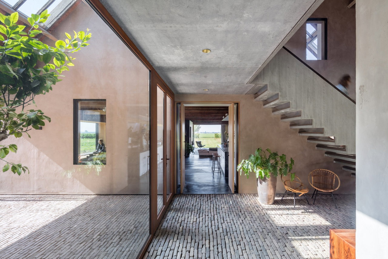 Wooden pivot door in a private home in Utrecht with FritsJurgens System M pivot hinge system inside