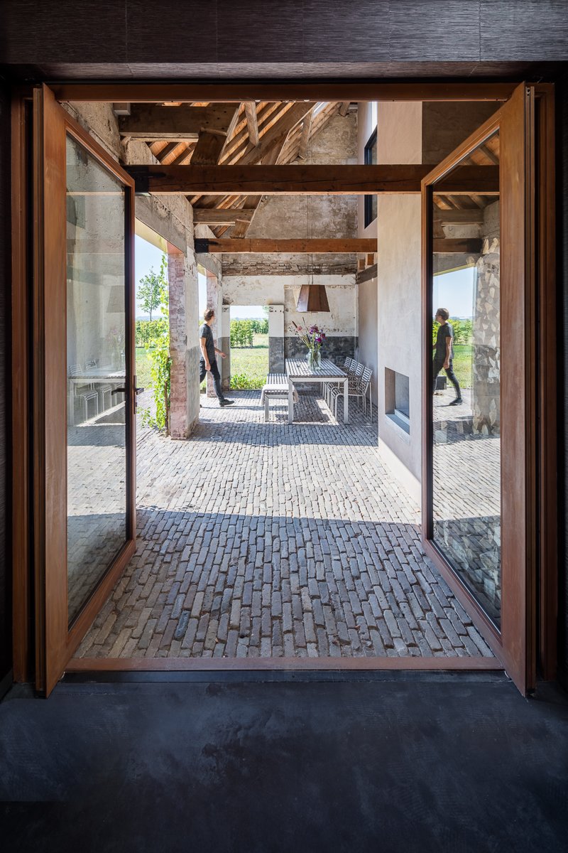 Wooden pivot door in a private home in Utrecht with FritsJurgens System M pivot hinge system inside