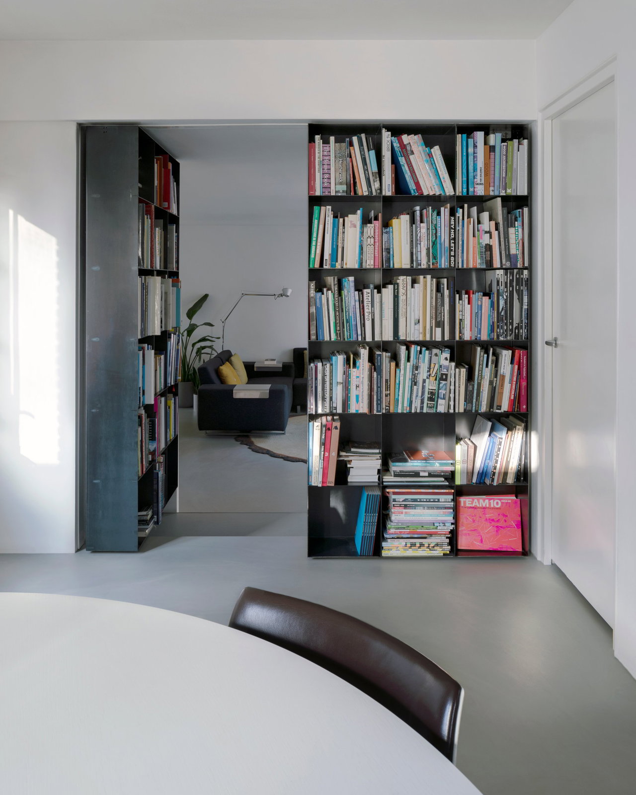 Steel pivot door in a private home with FritsJurgens System 3 pivot hinge system inside