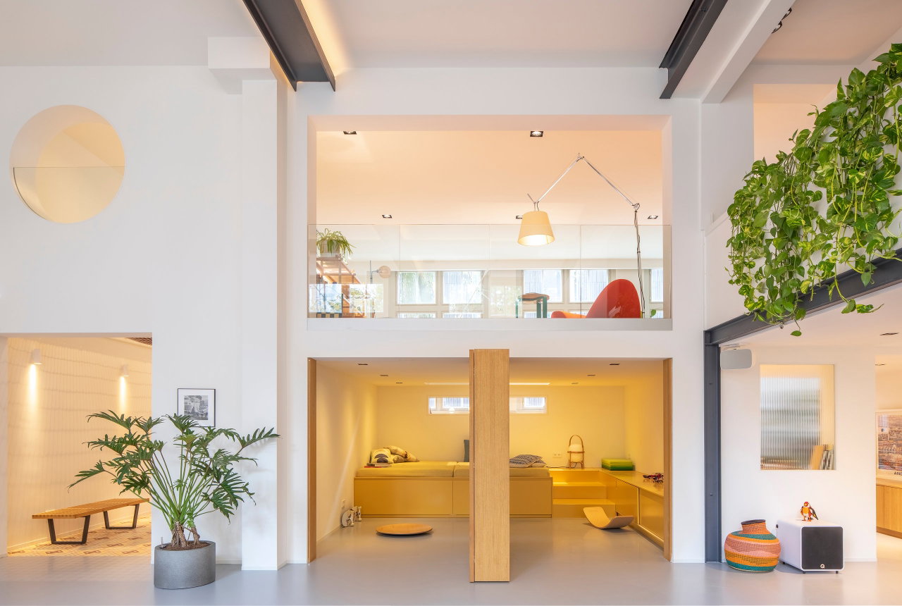 Wooden pivot door in a private home in Amsterdam with FritsJurgens System 3 pivot hinge system inside