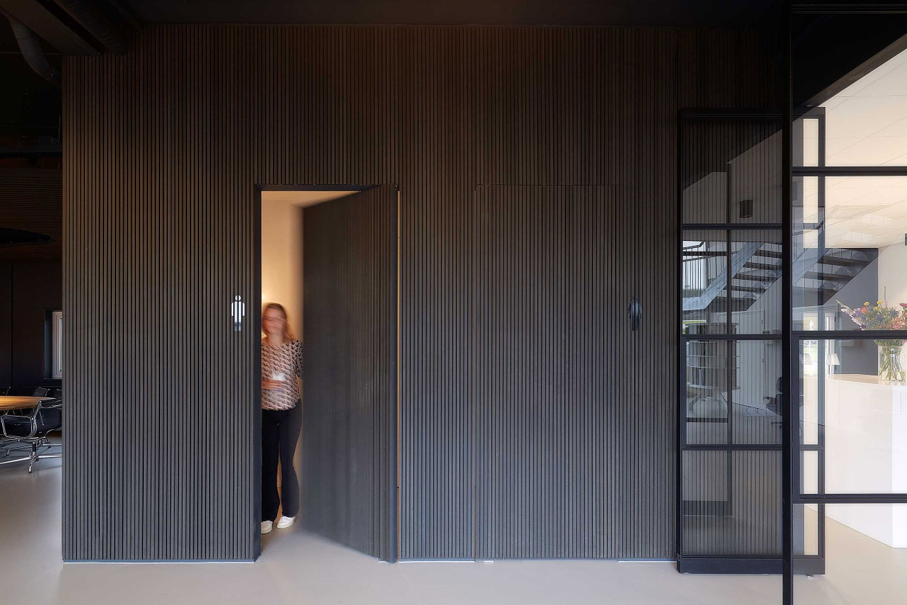 Steel and glass pivot door in an office in Kolham with FritsJurgens System One pivot hinge system inside
