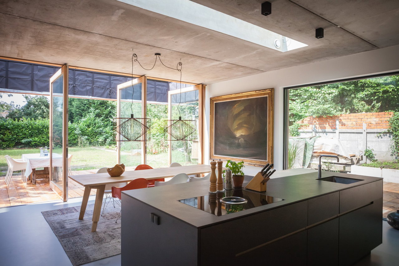 Wooden pivot door in a private home in Gilze with FritsJurgens System One pivot hinge system inside