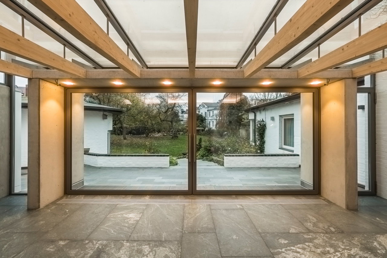Steel and glass pivot door in a private home in Lübeck with FritsJurgens System M pivot hinge system inside