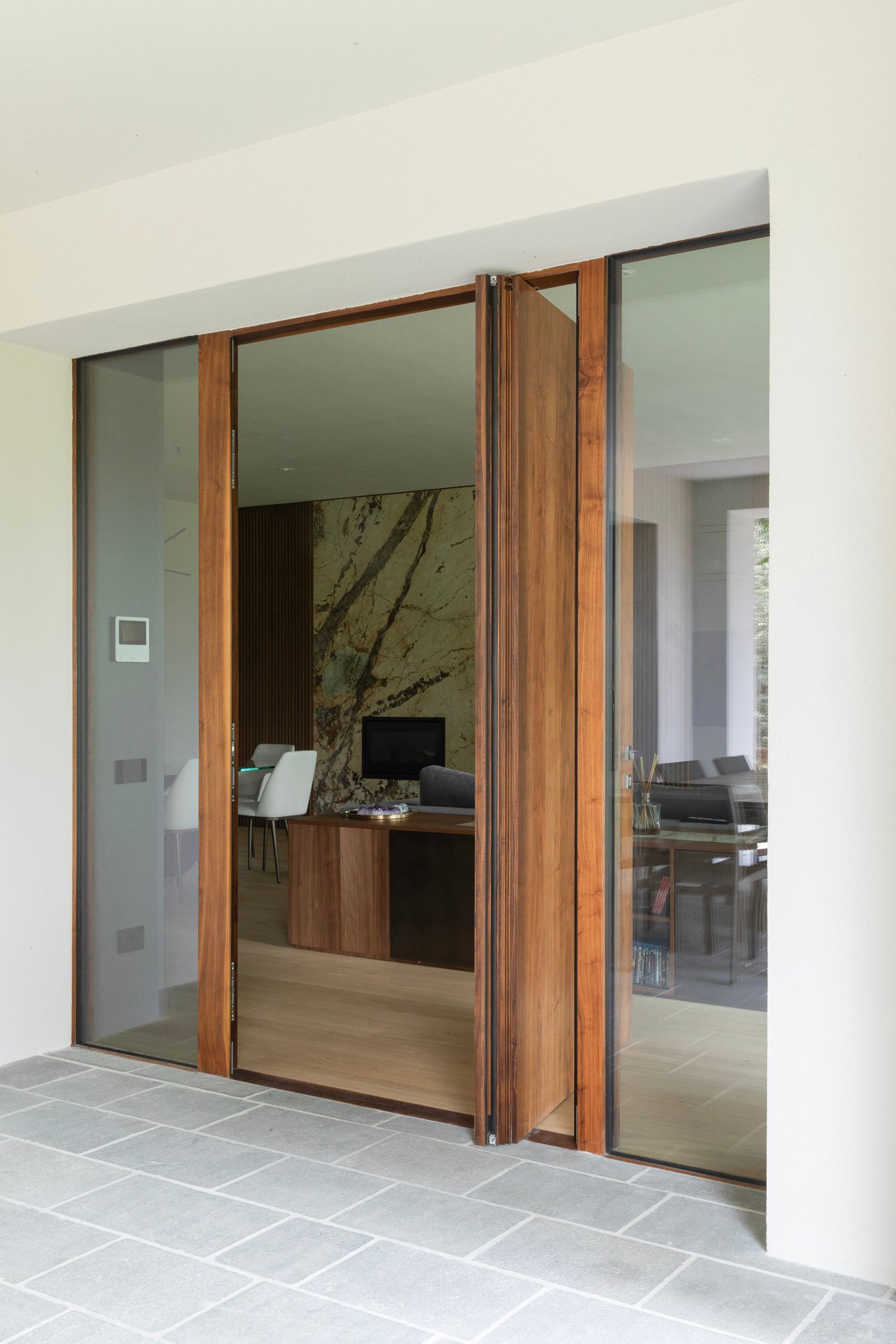 Wooden pivot door in a private home in Modena with FritsJurgens System One pivot hinge system inside