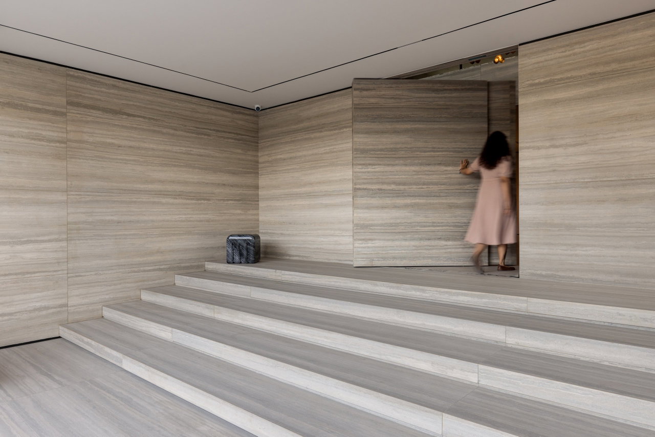 Stone pivot door in an office in Gurgaon with FritsJurgens System M+ pivot hinge system inside
