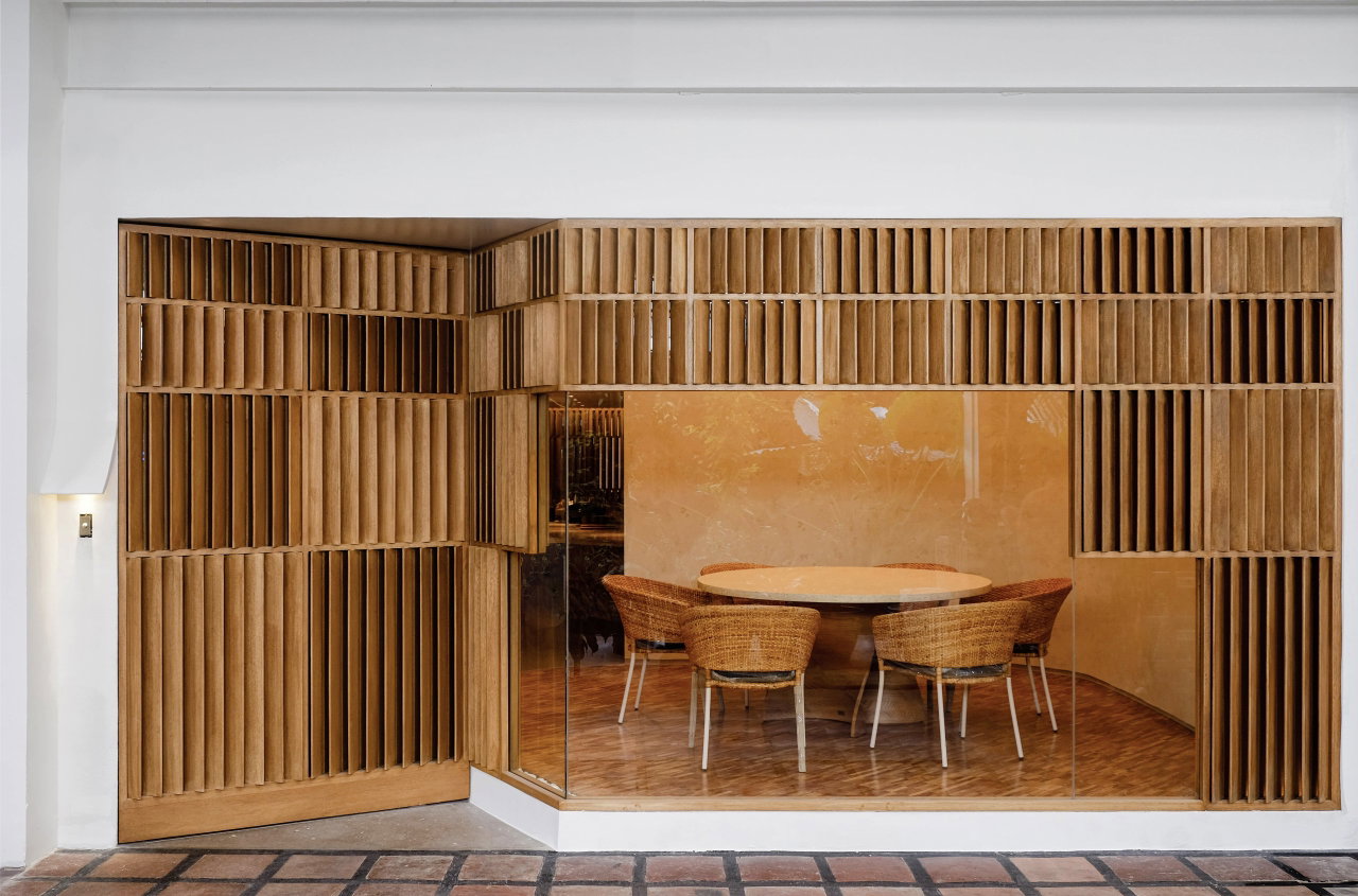 Wooden pivot door in a restaurant in Makati City with FritsJurgens System M+ pivot hinge system inside