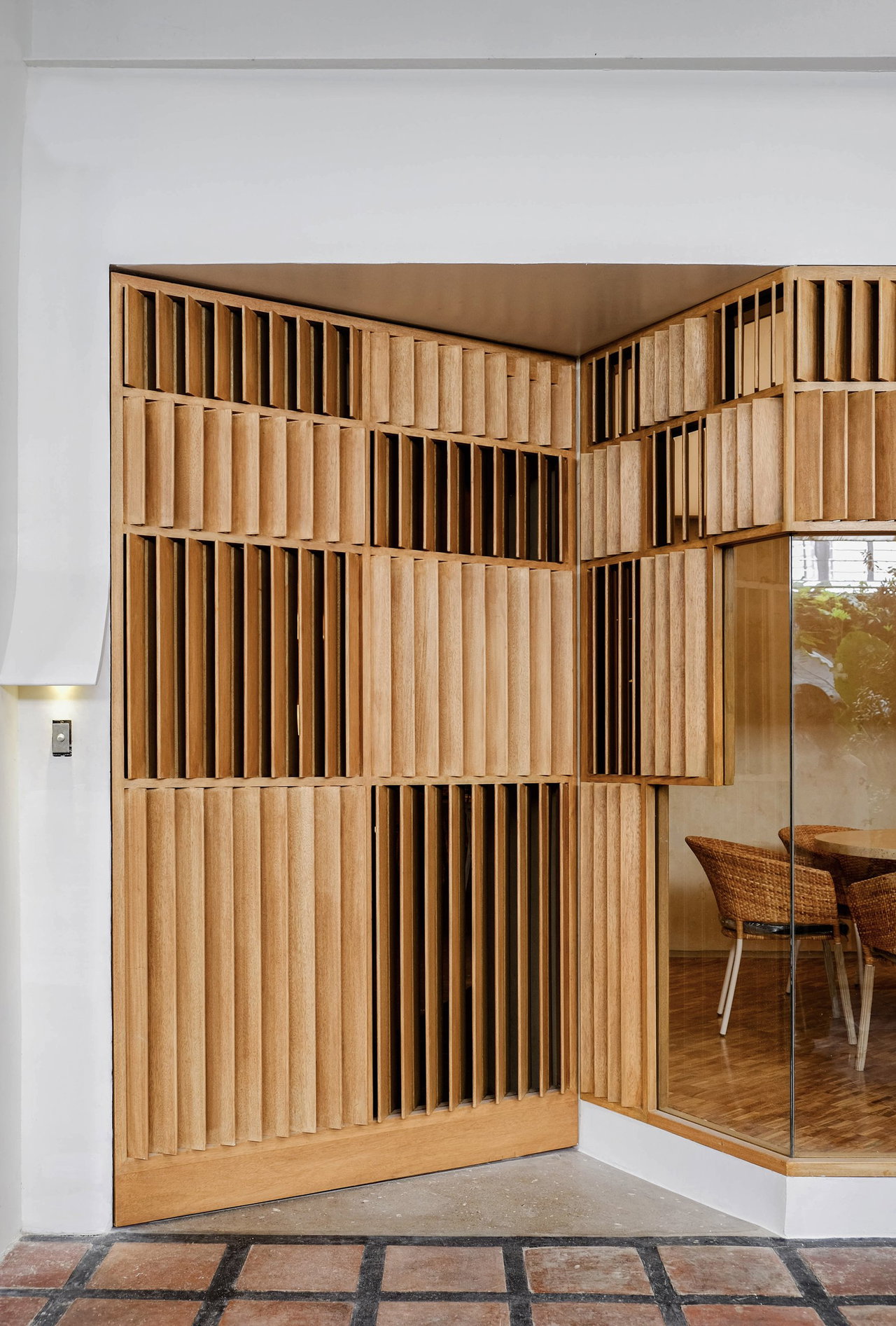 Wooden pivot door in a restaurant in Makati City with FritsJurgens System M+ pivot hinge system inside