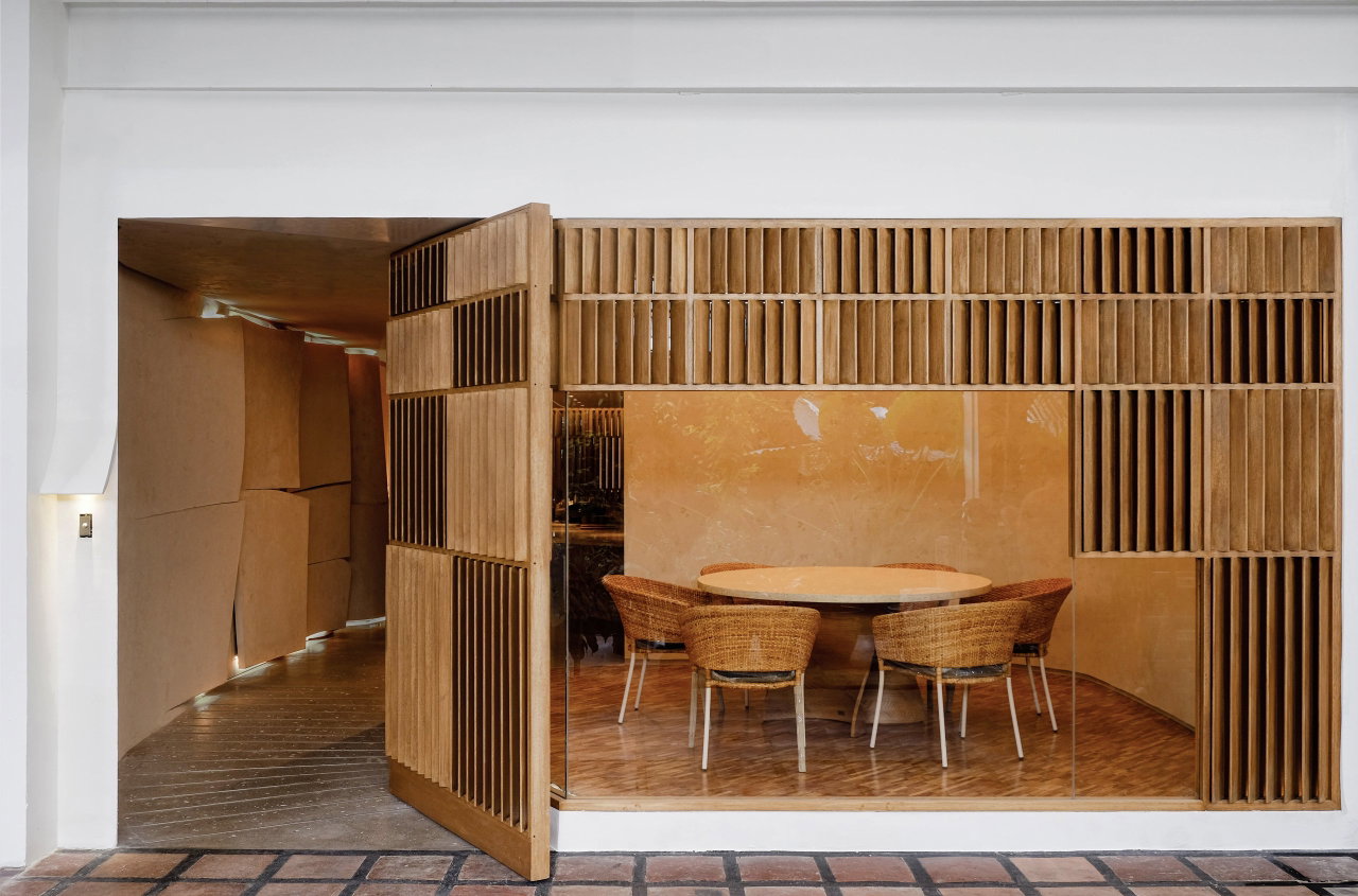 Wooden pivot door in a restaurant in Makati City with FritsJurgens System M+ pivot hinge system inside