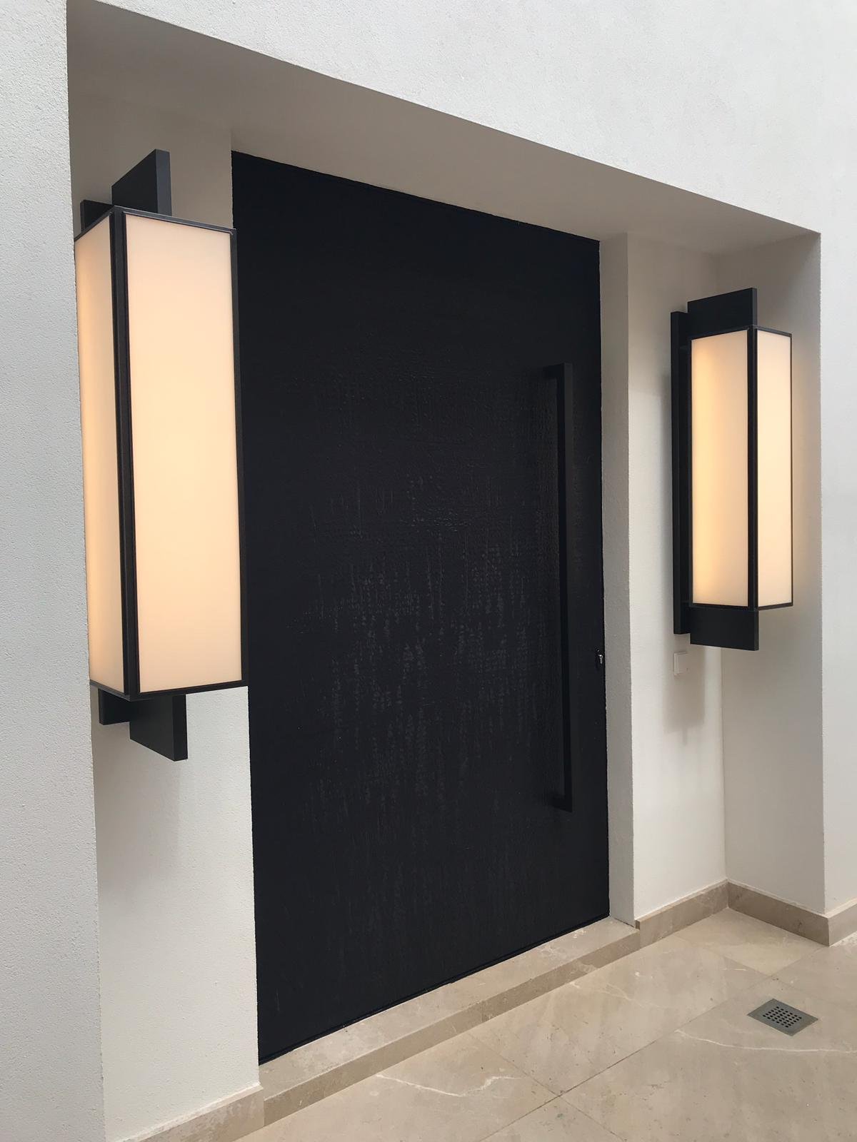 Aluminium pivot door in a private home in Santa Ponça with FritsJurgens System M pivot hinge system inside