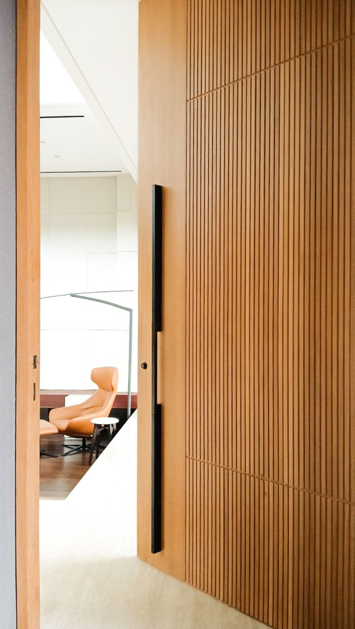 Wooden pivot door in a private home in Jakarta with FritsJurgens System M+ pivot hinge system inside