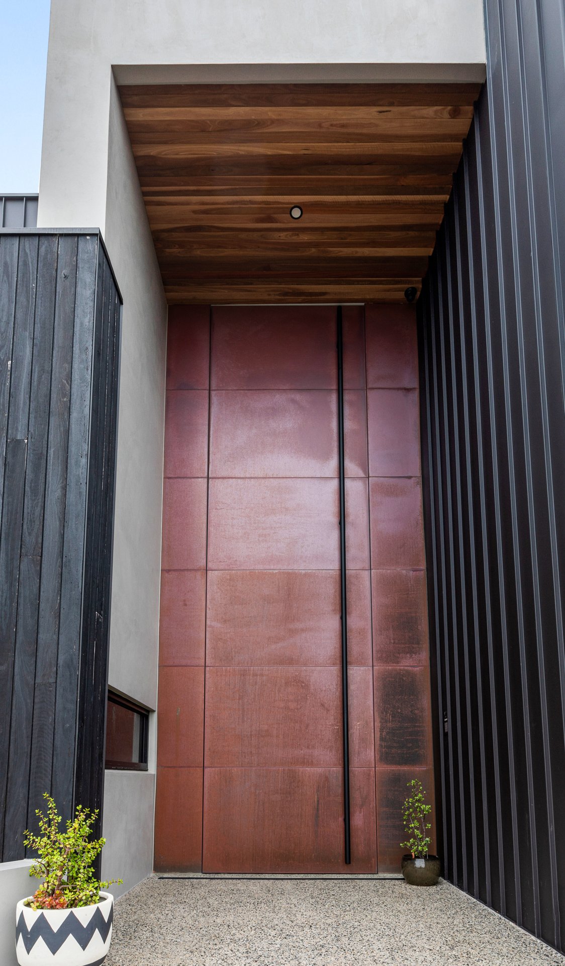 Steel pivot door in a private home in Melbourne with FritsJurgens System M+ pivot hinge system inside