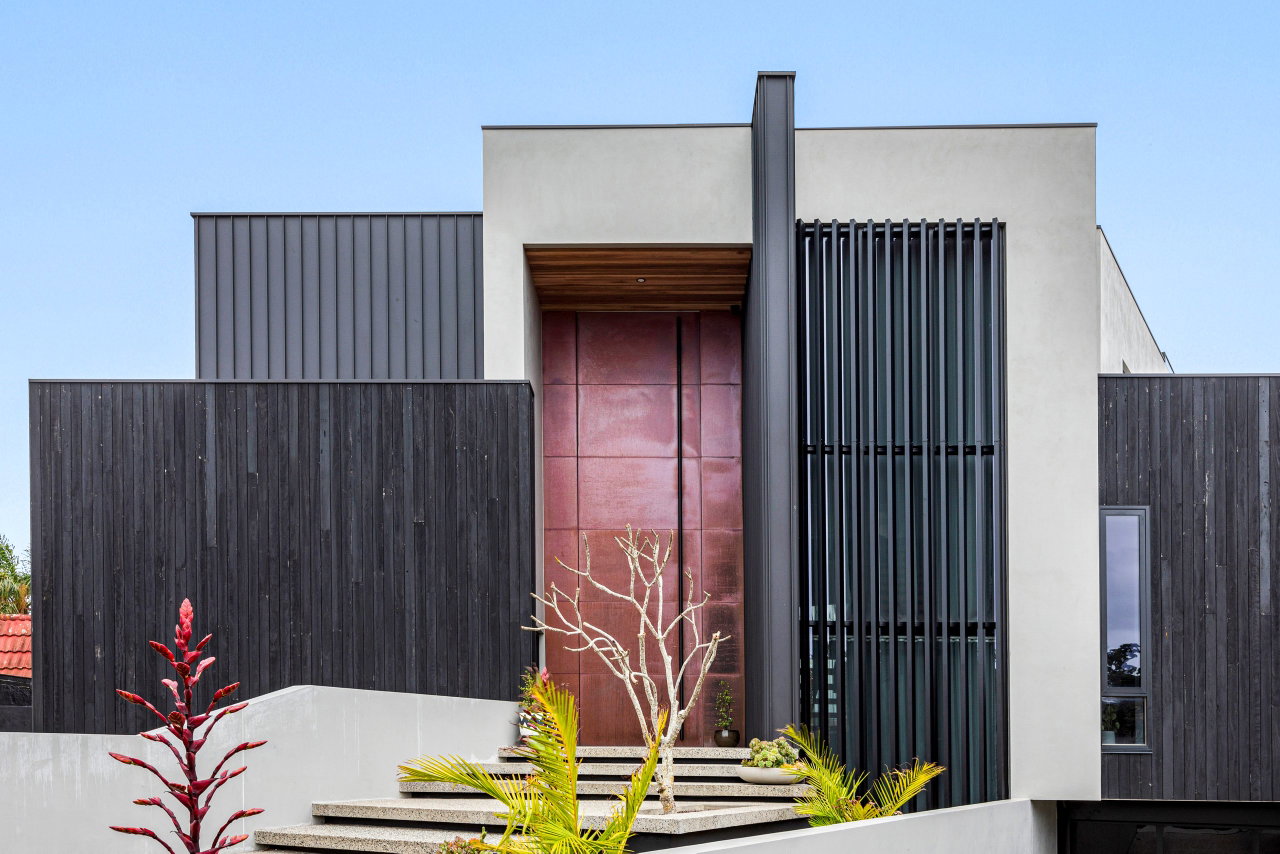 Steel pivot door in a private home in Melbourne with FritsJurgens System M+ pivot hinge system inside