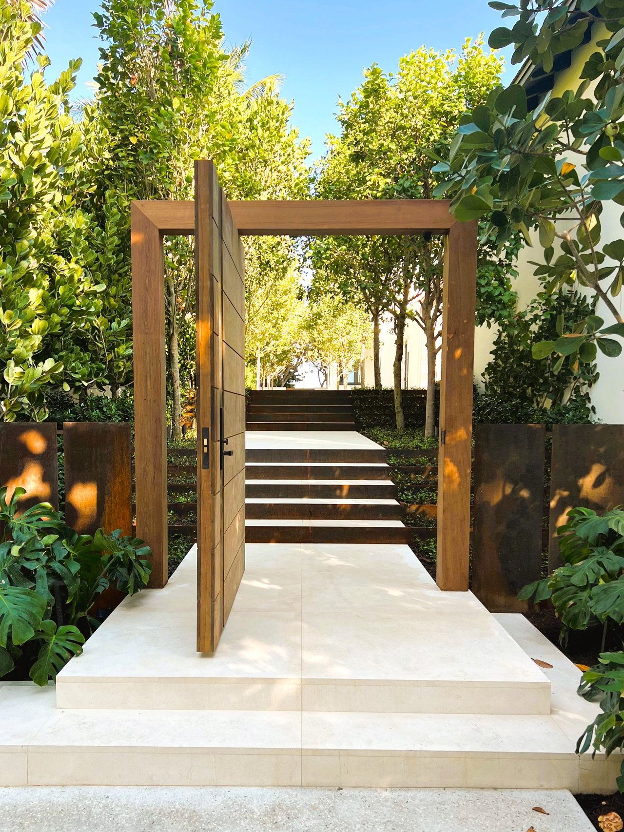 Wooden pivot door in a private home in Gulf Stream with FritsJurgens System M+ pivot hinge system inside