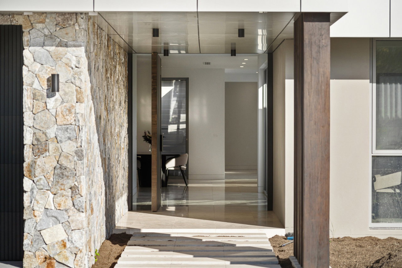 Wooden pivot door in a private home in Sydney with FritsJurgens System M+ pivot hinge system inside