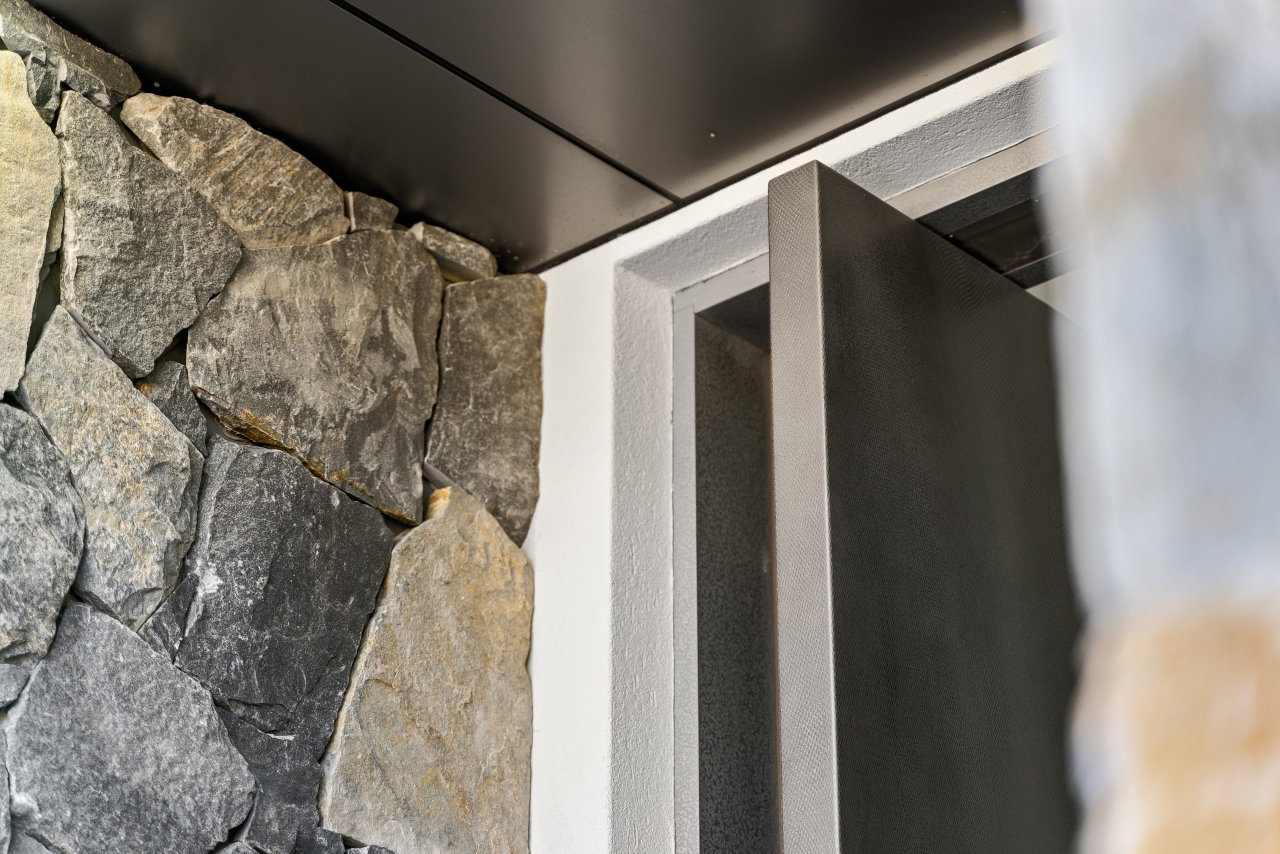 Pivot door in a private home in Sydney with FritsJurgens System M+ pivot hinge system inside
