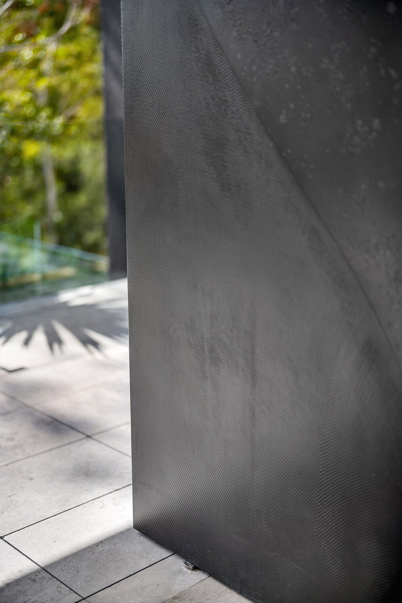 Pivot door in a private home in Sydney with FritsJurgens System M+ pivot hinge system inside