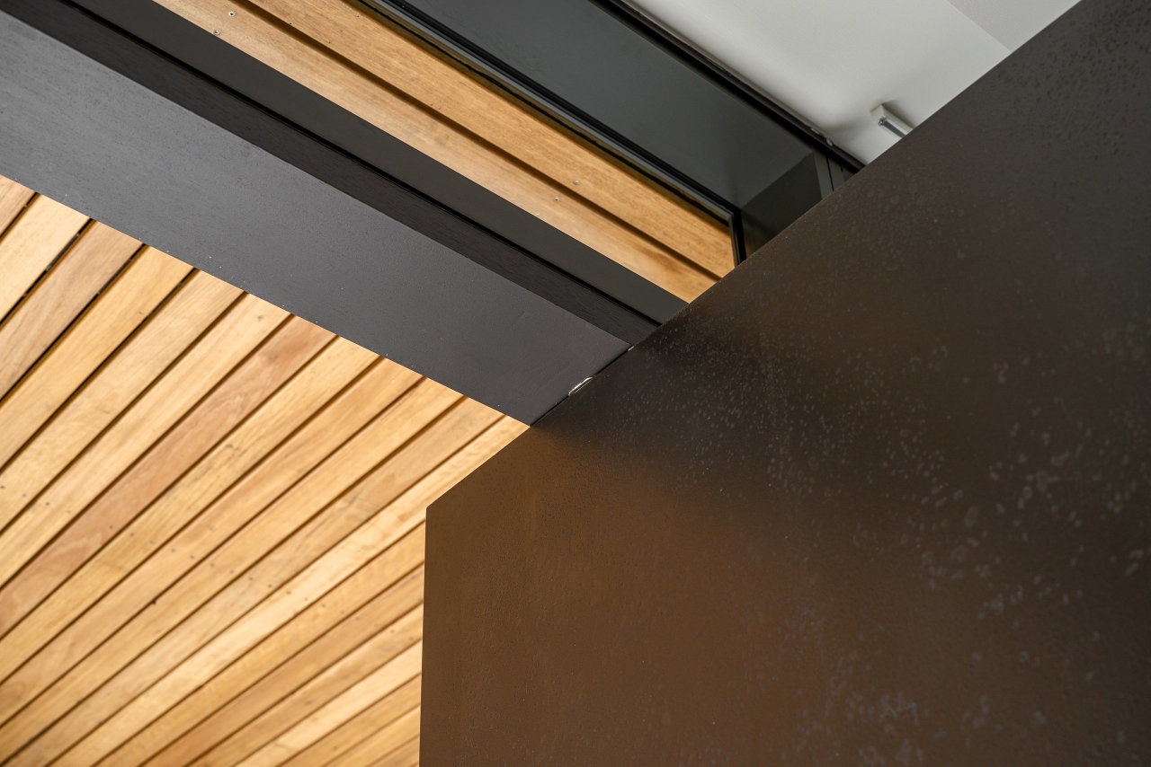 Pivot door in a private home in Sydney with FritsJurgens System M+ pivot hinge system inside