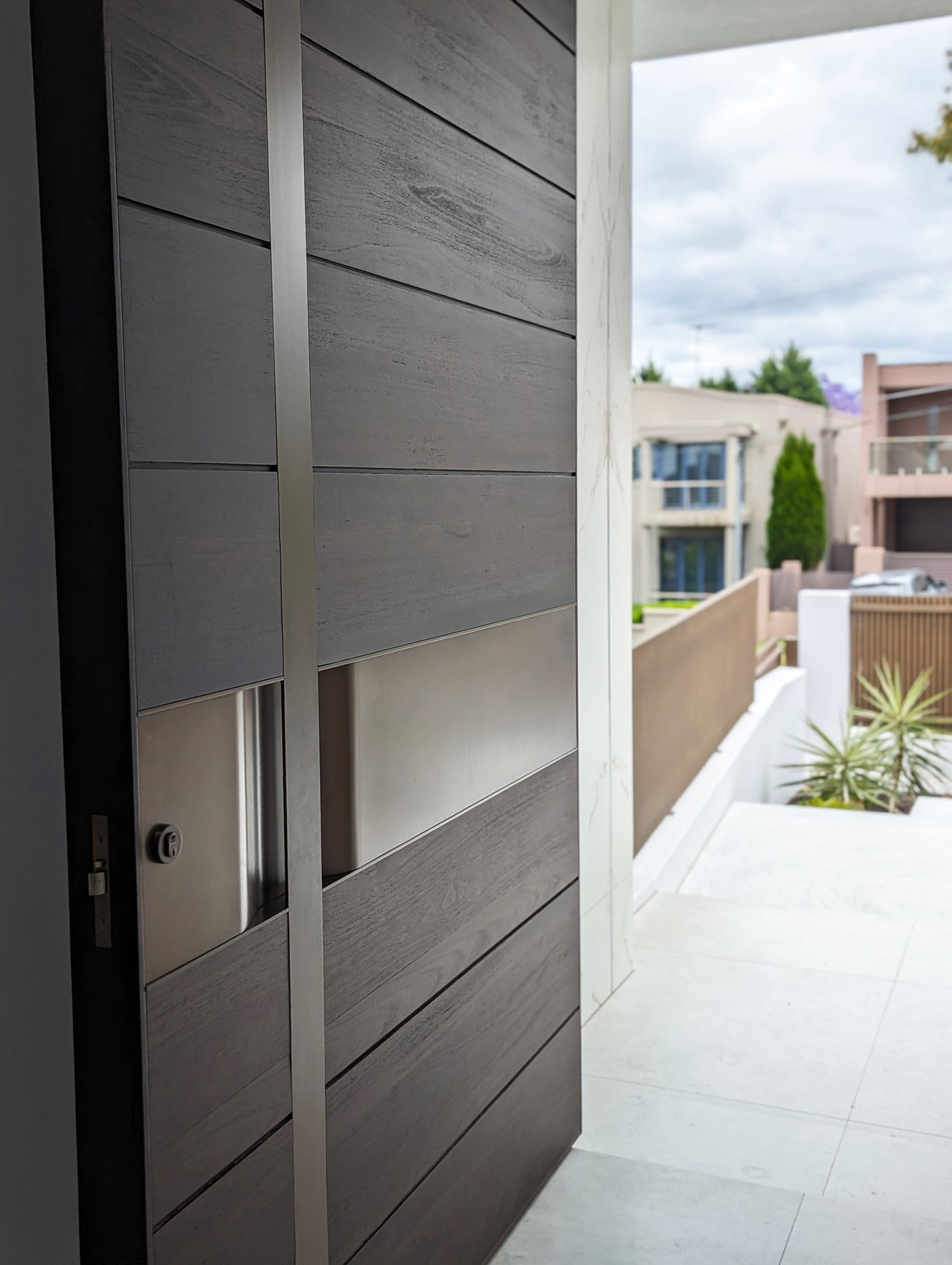 Wooden pivot door in a private home in Sydney with FritsJurgens System M+ pivot hinge system inside