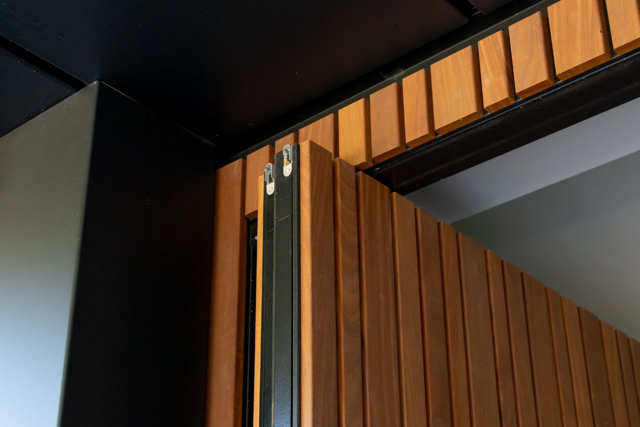 Wooden pivot door in a private home with FritsJurgens System 3 pivot hinge system inside
