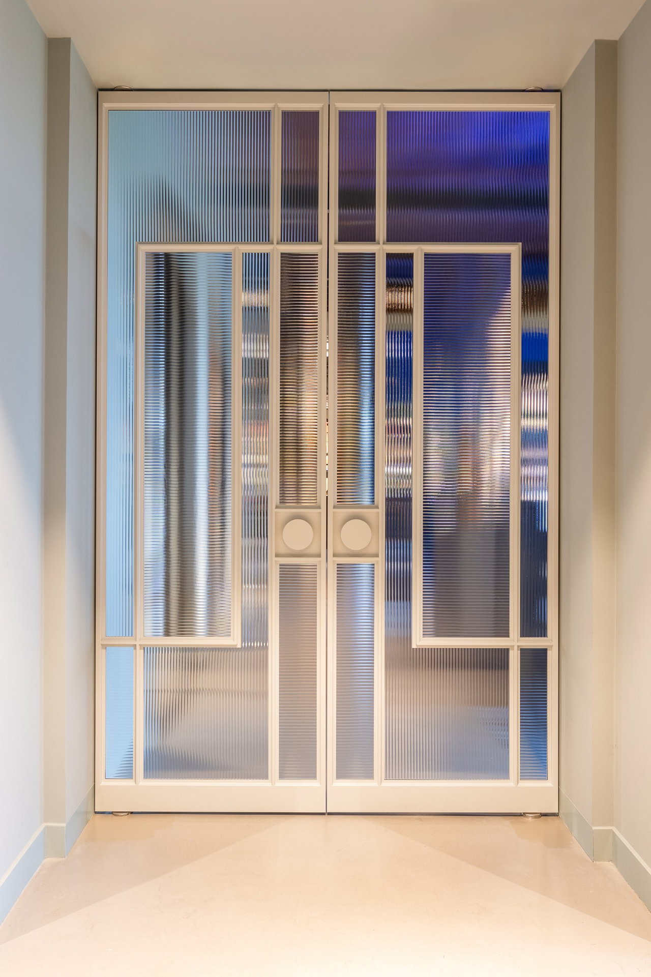 Steel and glass pivot door in an office in Oosterbeek with FritsJurgens System M+ pivot hinge system inside