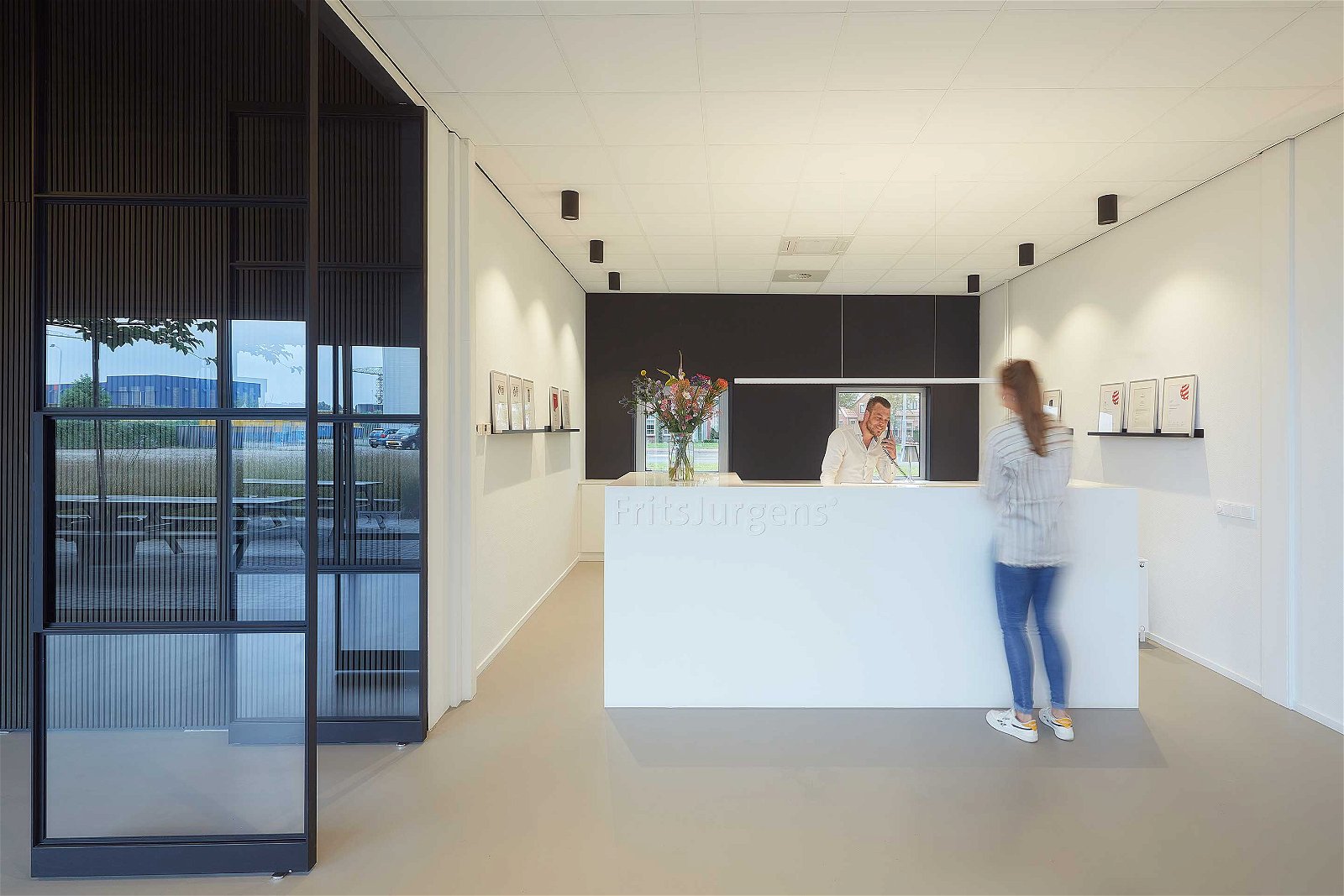 369.-Office-FritsJurgens,-doors-by-Harryvan-Interieurbouw,-photography-by-Gerard-van-der-Beek05.jpeg