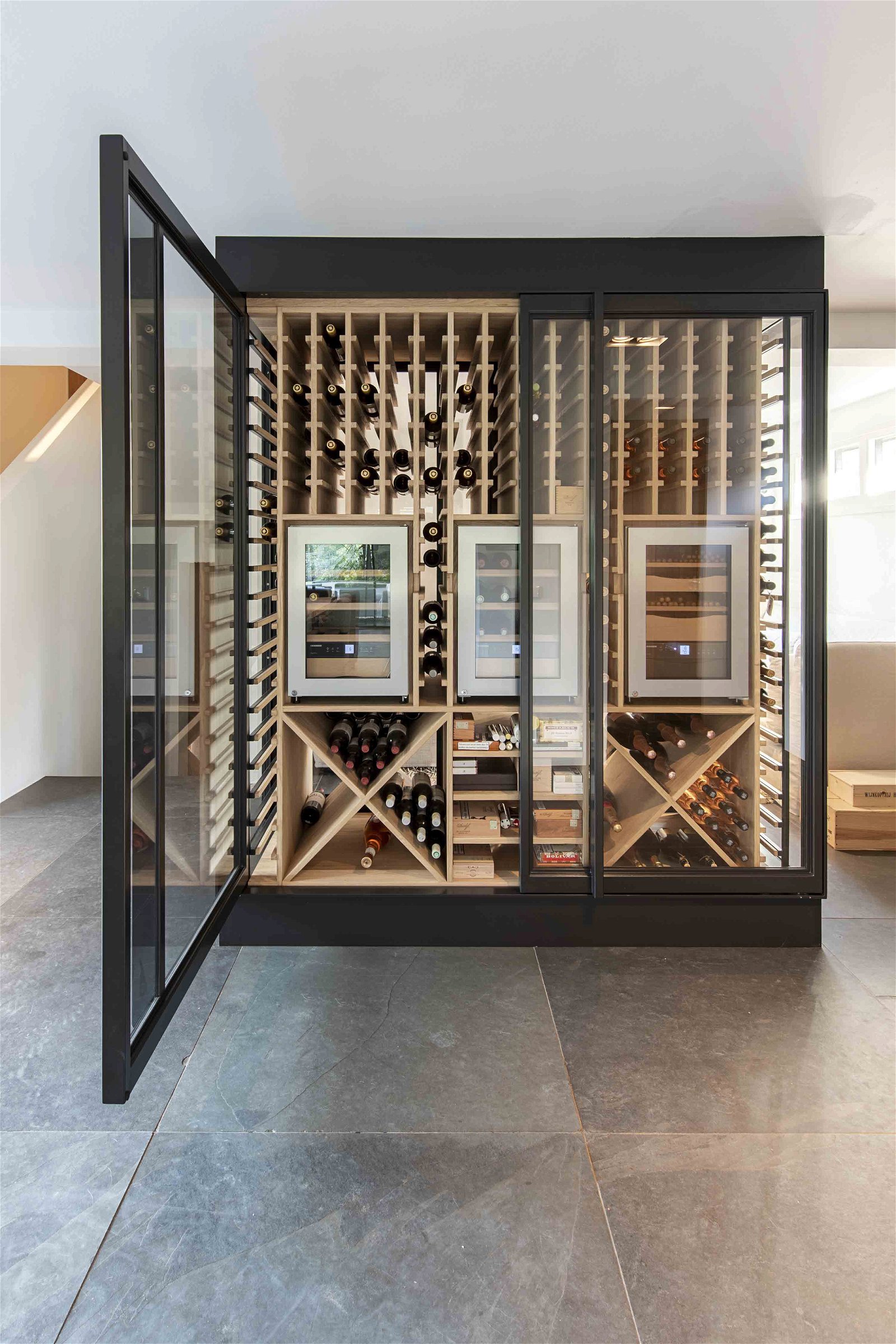 335.-Wine-cabinet-by-Pjokke-Dutch-Design03.jpg