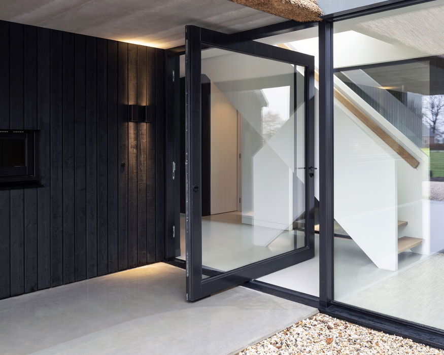 Exterior pivot door with FritsJurgens System M