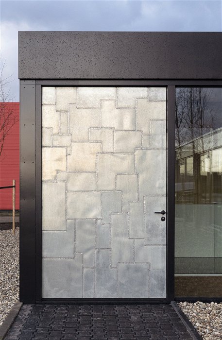 Exterior pivot door with FritsJurgens Inside