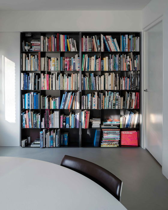 Hidden entrance through pivoting doors as bookcases 1 - FritsJurgens pivot hinges Inside