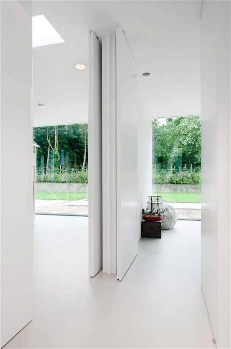 Two frameless pivot doors with HPL finish – FritsJurgens pivot hinges Inside 1