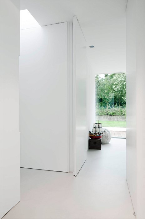 Two frameless pivot doors with HPL finish – FritsJurgens pivot hinges Inside 2