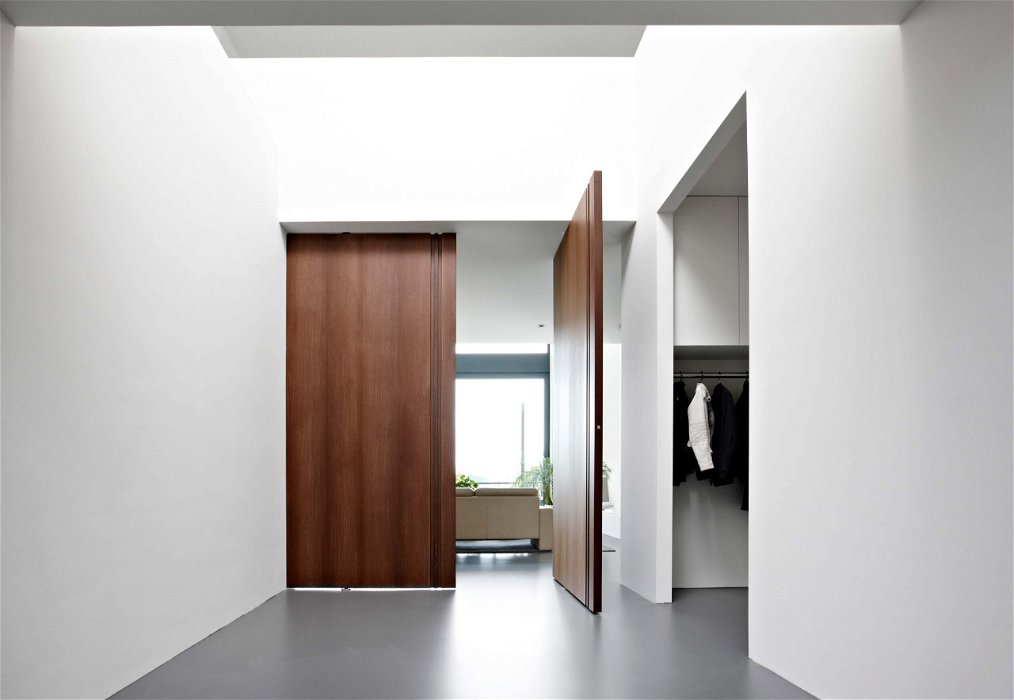 Houten pivoterende binnendeuren Woonhuis – Amsterdam, Nederland – Bod’or Interior Doors – System M – een deur